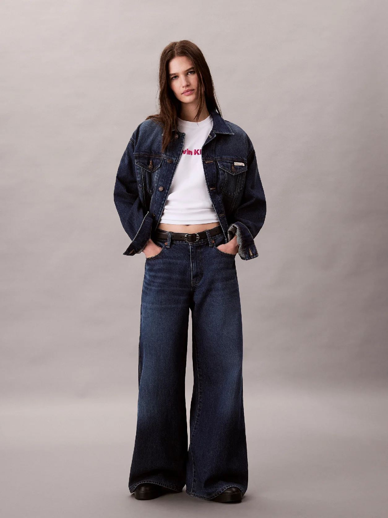 47d205g_yaa_main_2000x2632_hi_res_jpeg